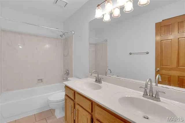 $599,999 | 16015 Canterbury Estates Drive, Ellisville, MO 63021