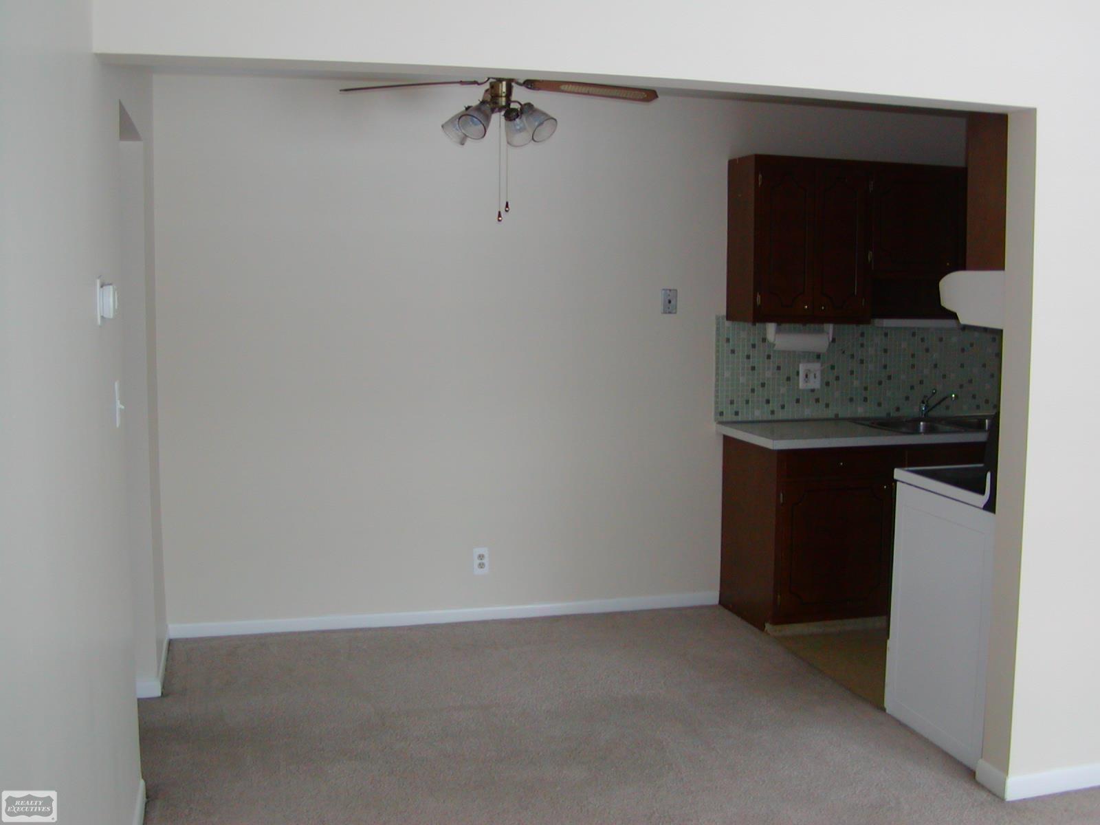 23321 Kelly Road, Unit 5 Eastpointe, MI 48021 - Photo 4 of 13