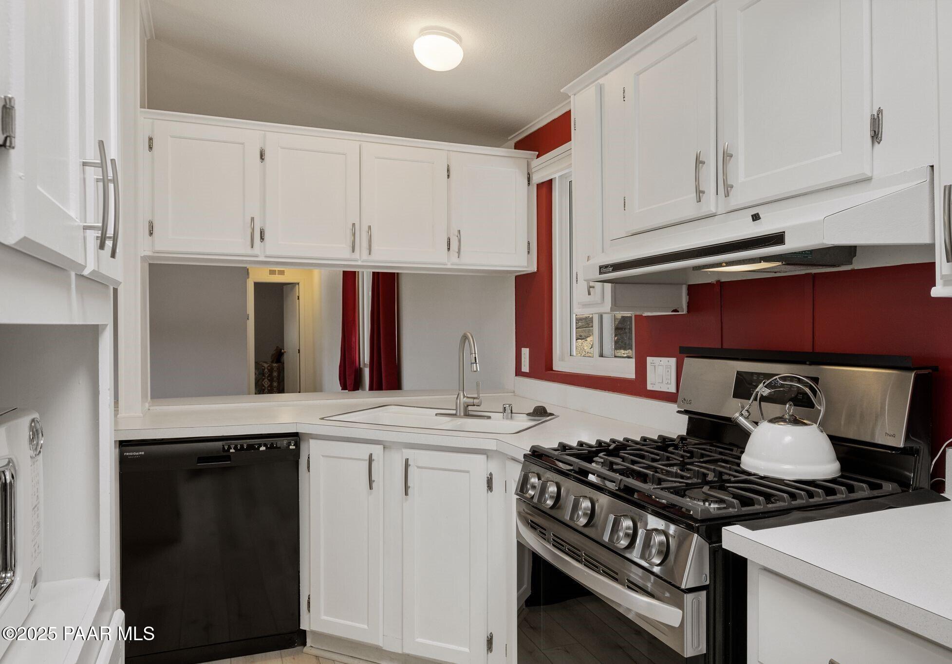 2572 Hilltop Road Prescott, AZ 86301 - Photo 18 of 34 a kitchen with stainless steel appliances granite countertop a stove and a white cabinets