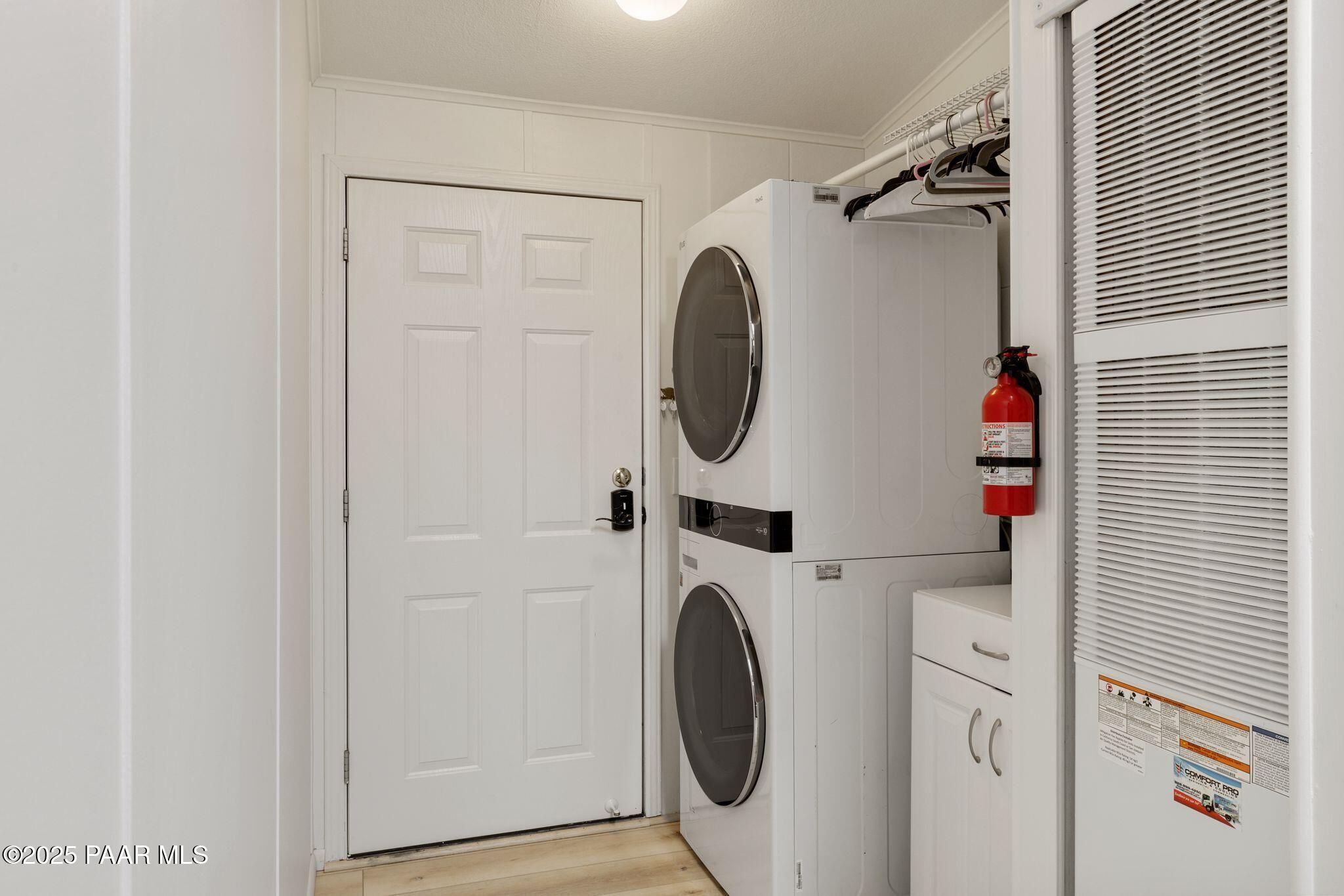 2572 Hilltop Road Prescott, AZ 86301 - Photo 23 of 34 a utility room with dryer and washer