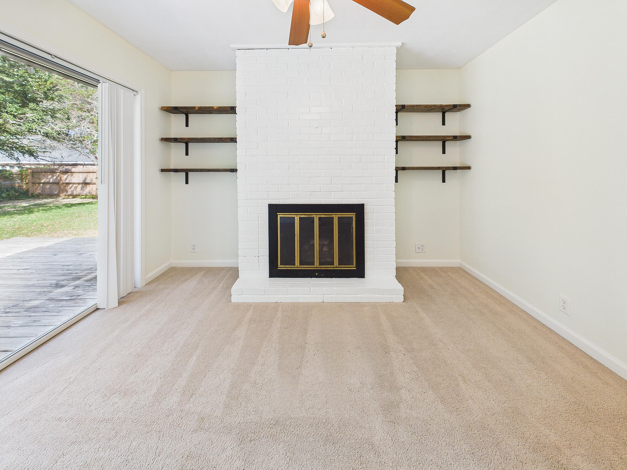 129 Poquito Road Shalimar, FL 32579 - Photo 16 of 34 Living Room