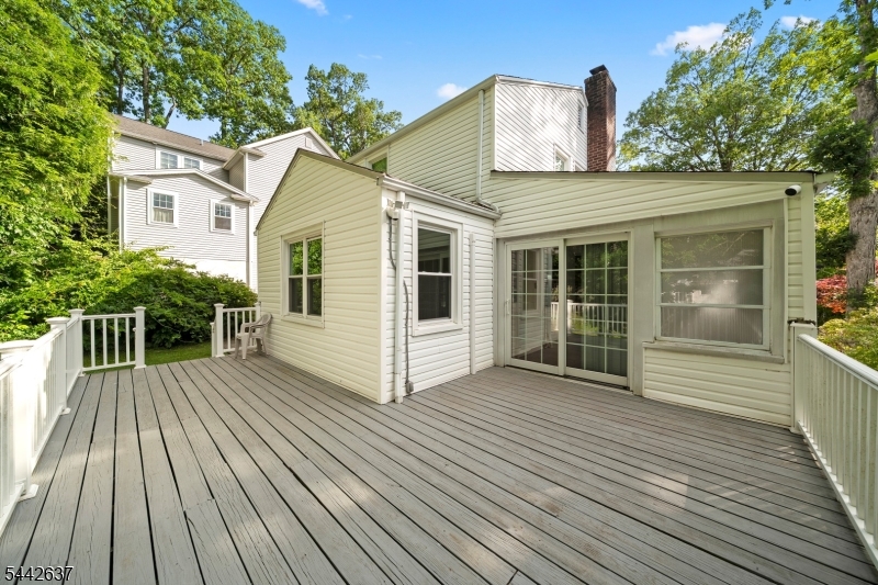 26 West Lawn Road Livingston, NJ 07039 - Photo 25 of 27 Gallery Image 25
