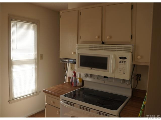 716 Benchmark Drive Raleigh, NC 27615 - Photo 11 of 20 Kitchen