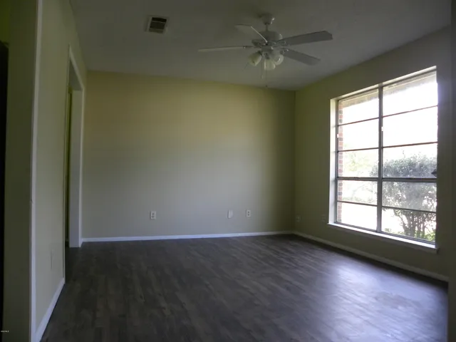 $1,250 | 7604 Oakland Drive, Biloxi, MS 39532