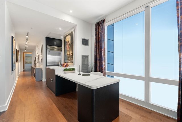 $1,725,000 | 500 Atlantic Avenue, Unit 17J, Boston, MA 02210