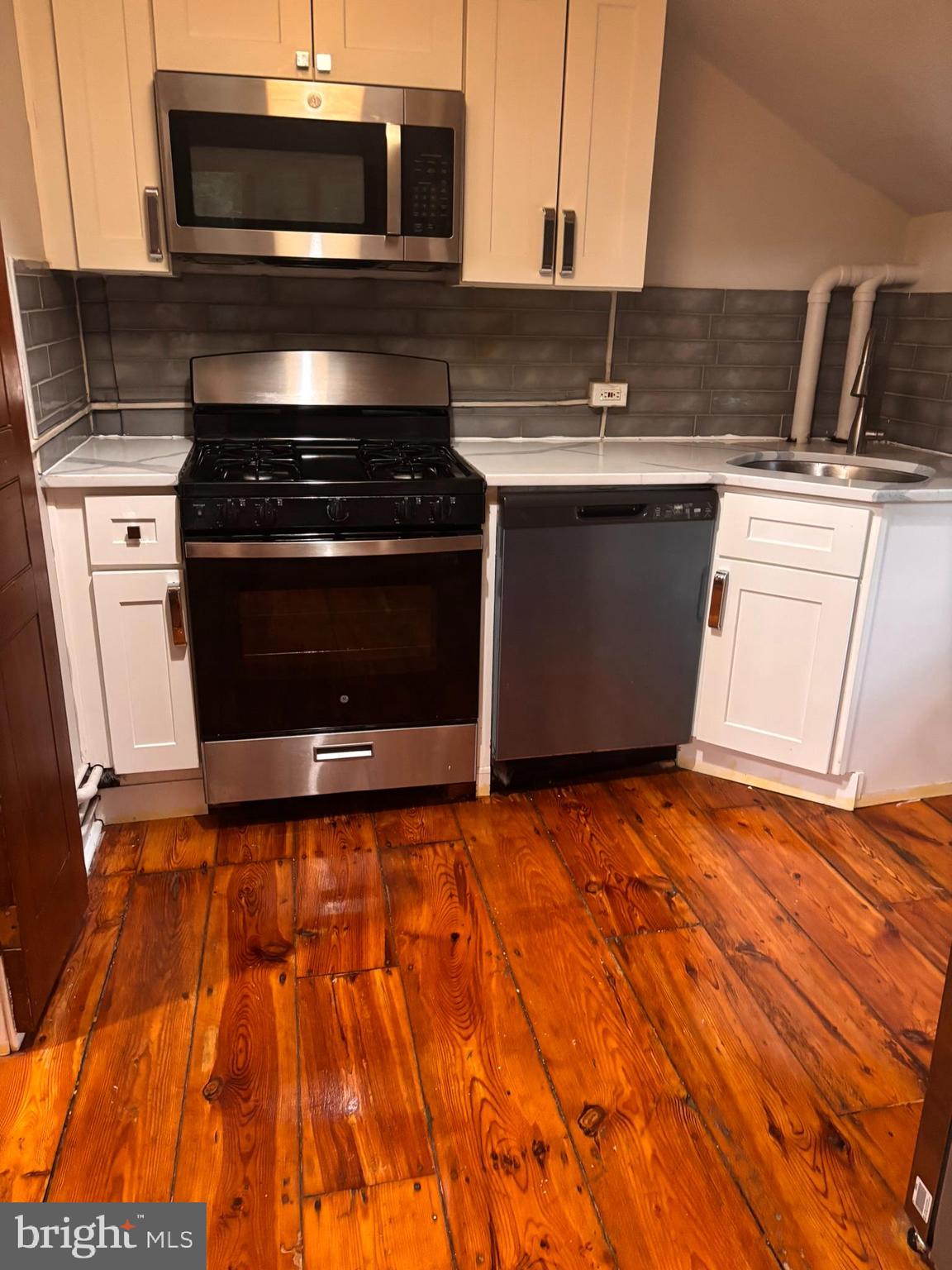 1 Breakneck Road, Unit 6 Medford, NJ 08055 - Photo 4 of 20 a kitchen with granite countertop a stove and a microwave