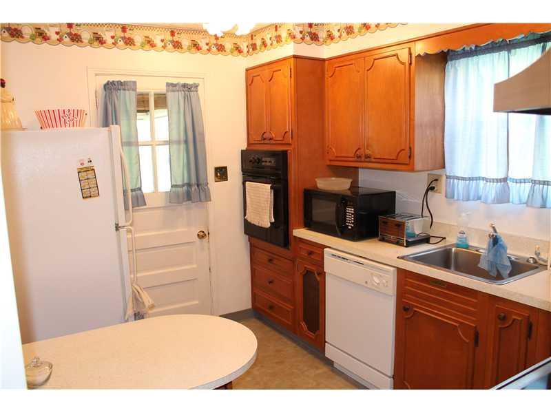3595 Middleboro Road Castle Shannon, PA 15234 - Photo 5 of 16 Kitchen.