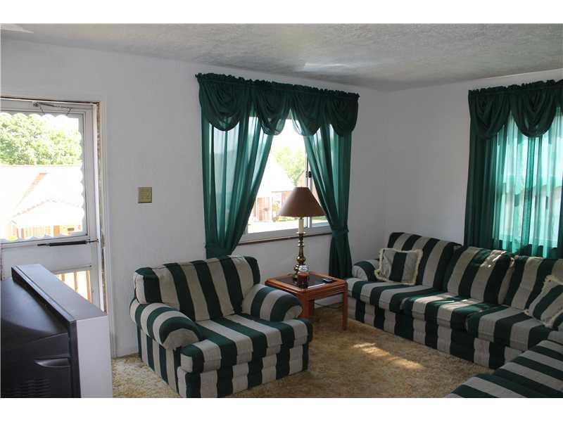 3595 Middleboro Road Castle Shannon, PA 15234 - Photo 8 of 16 Living Room.