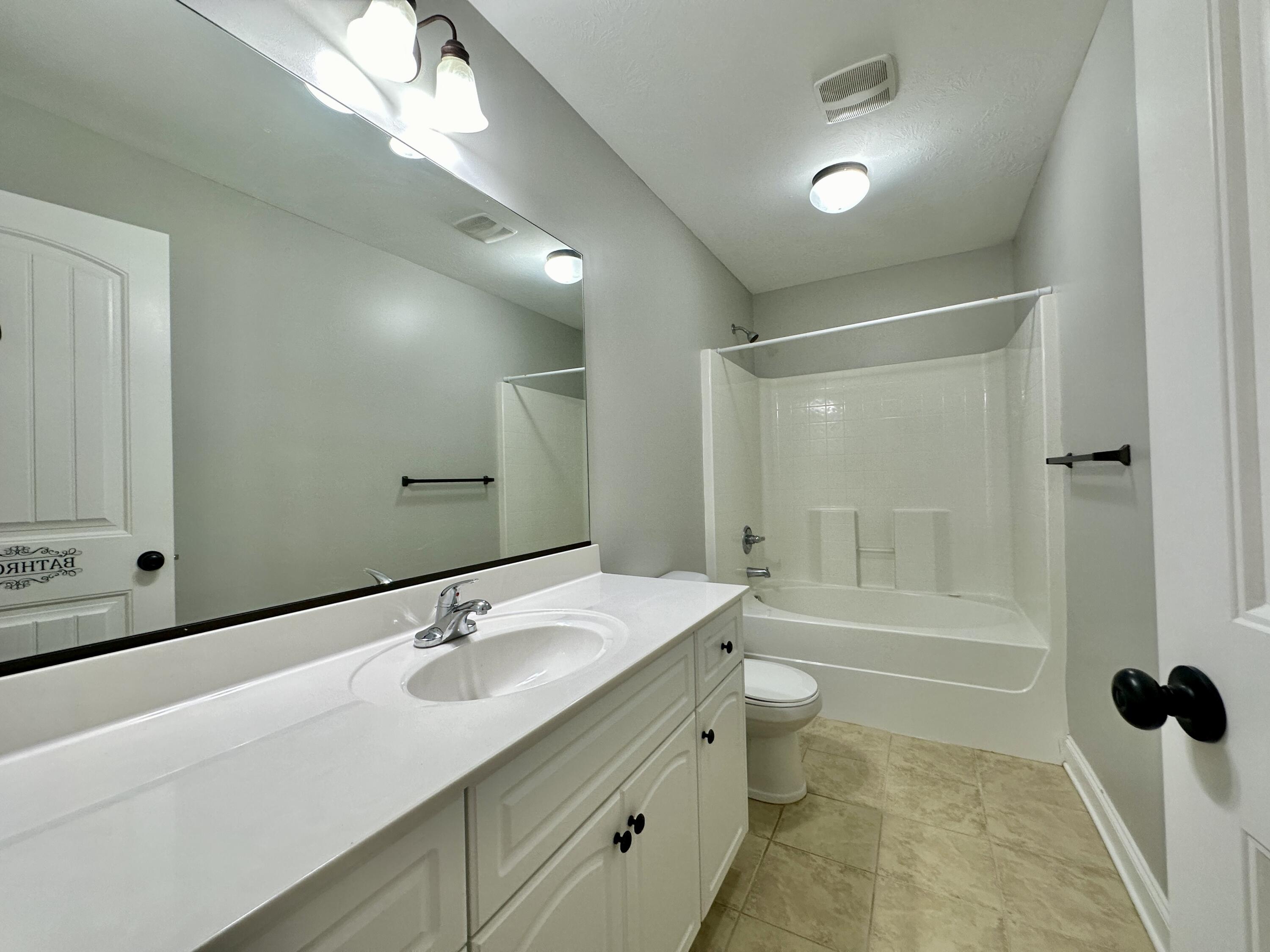139 Winnipeg Road North Augusta, SC 29841 - Photo 18 of 22 Primary bathroom