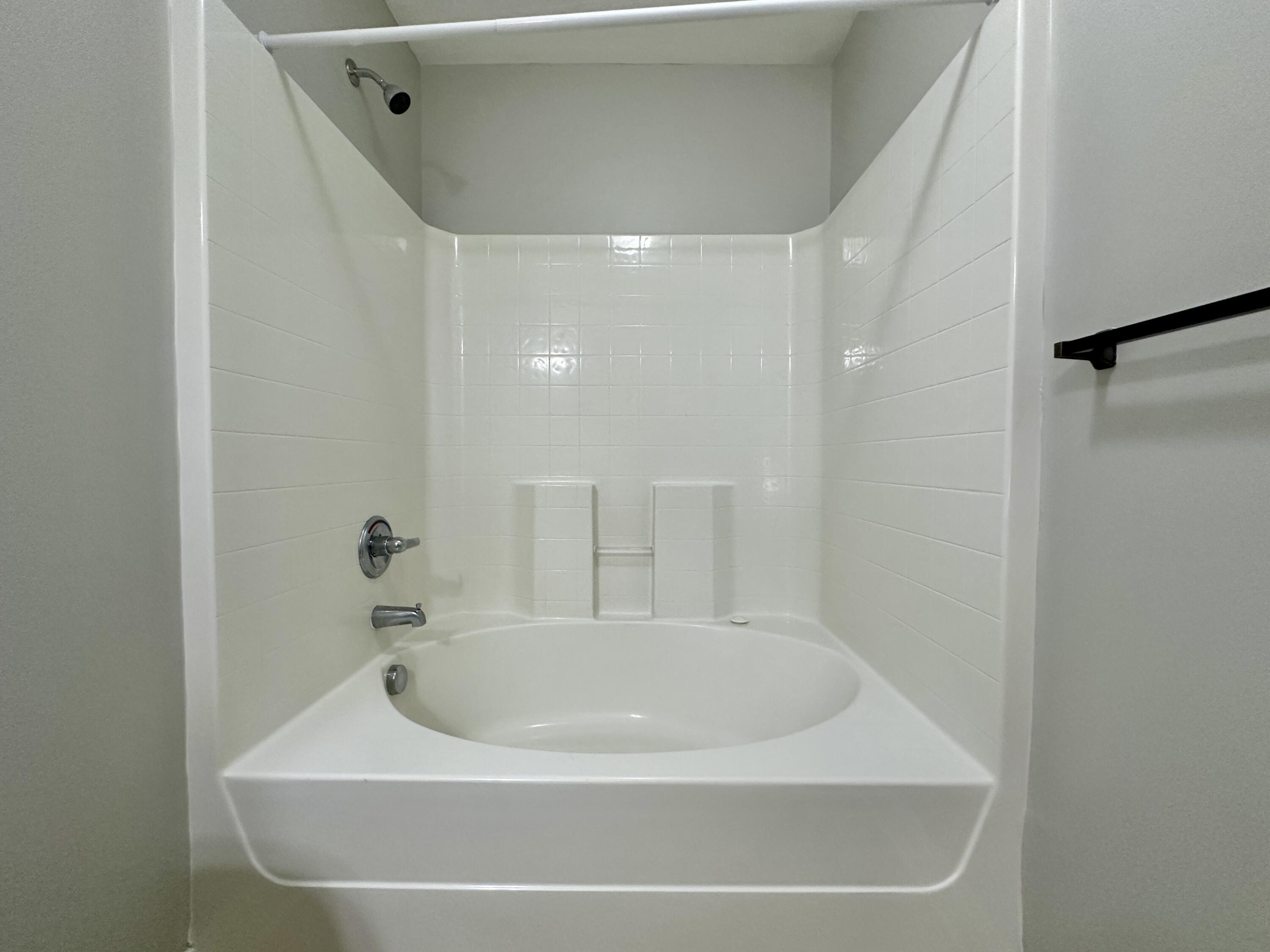 139 Winnipeg Road North Augusta, SC 29841 - Photo 19 of 22 Soaking tub/Shower
