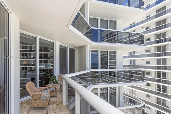 $1,290,000 | 9559 Collins Avenue, Unit S7D, Surfside, FL 33154