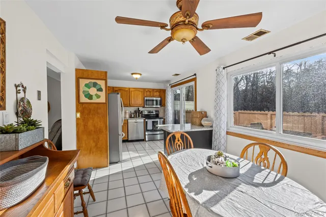 $389,000 | 52 Briar Hill Court, Middle Island, NY 11953