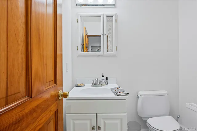 $389,000 | 52 Briar Hill Court, Middle Island, NY 11953