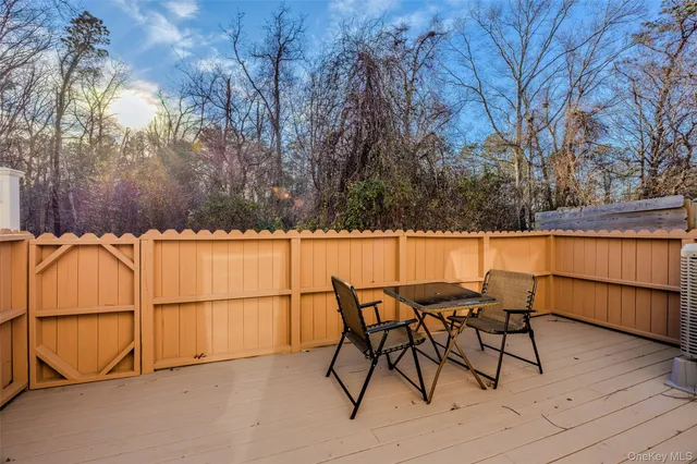 $389,000 | 52 Briar Hill Court, Middle Island, NY 11953