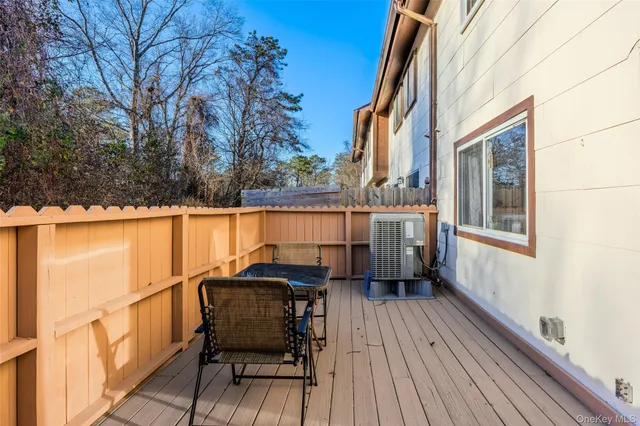 $389,000 | 52 Briar Hill Court, Middle Island, NY 11953