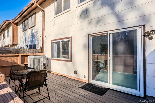 $389,000 | 52 Briar Hill Court, Middle Island, NY 11953