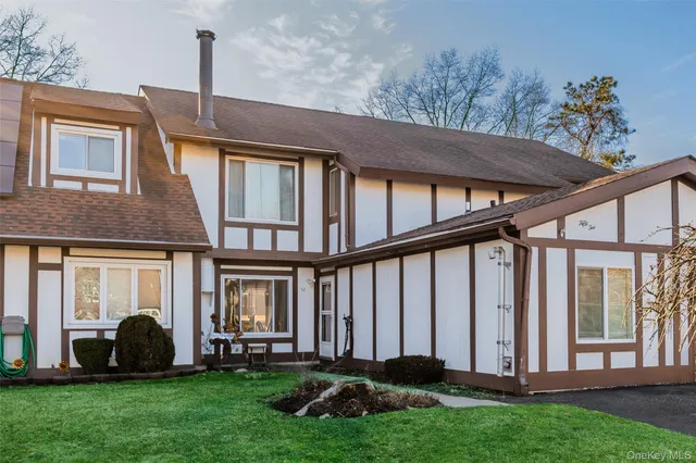 $389,000 | 52 Briar Hill Court, Middle Island, NY 11953