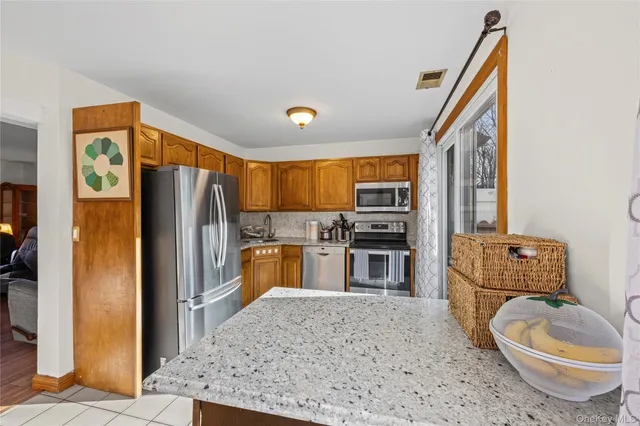 $389,000 | 52 Briar Hill Court, Middle Island, NY 11953