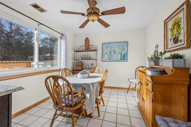 $389,000 | 52 Briar Hill Court, Middle Island, NY 11953