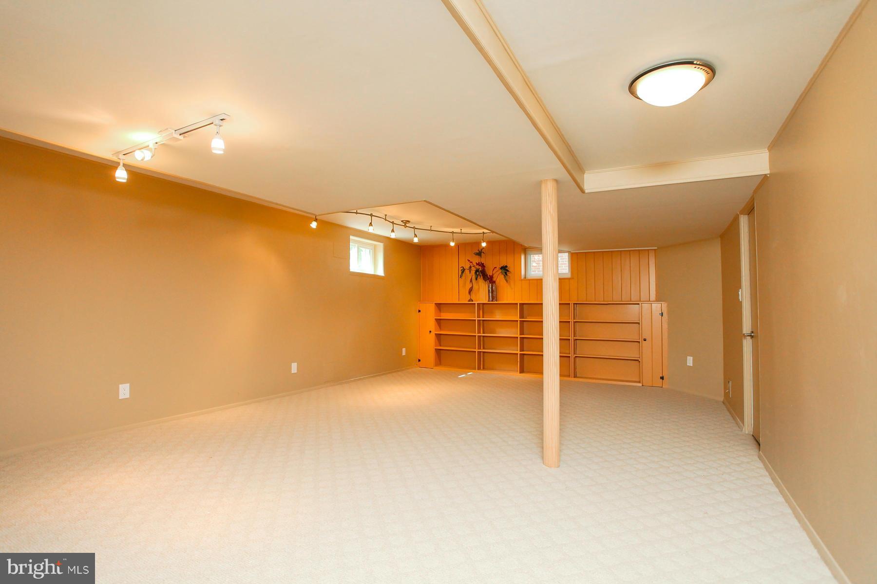 2101 Reedie Drive Silver Spring, MD 20902 - Photo 21 of 30 Family Room