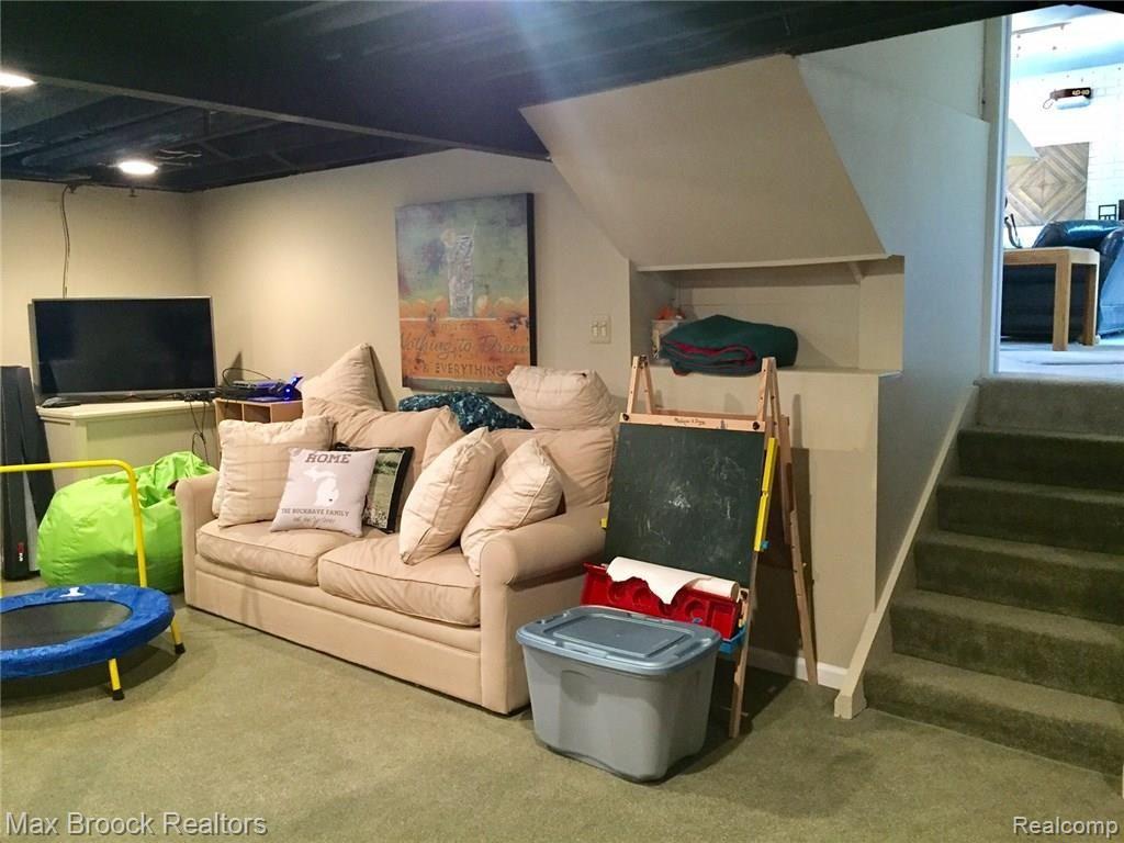 33118 Hearthstone Road Farmington Hills, MI 48334 - Photo 18 of 37