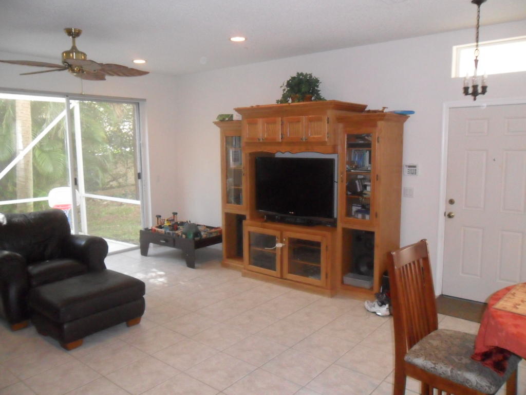 1031 Woodfield Road Greenacres, FL 33415 - Photo 15 of 29 SAM_4358