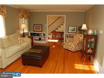207 Arden Road Broomall, PA 19008 - Photo 4 of 12 Living Room