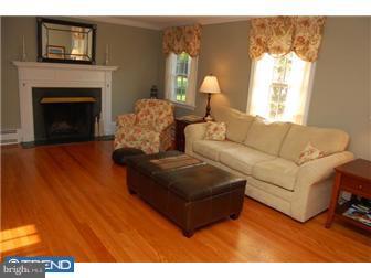 207 Arden Road Broomall, PA 19008 - Photo 5 of 12 Living Room