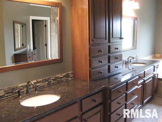 6664 Eagle Ridge Road Bettendorf, IA 52722 - Photo 13 of 24 Gallery Image 13