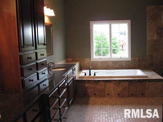 6664 Eagle Ridge Road Bettendorf, IA 52722 - Photo 14 of 24 Gallery Image 14
