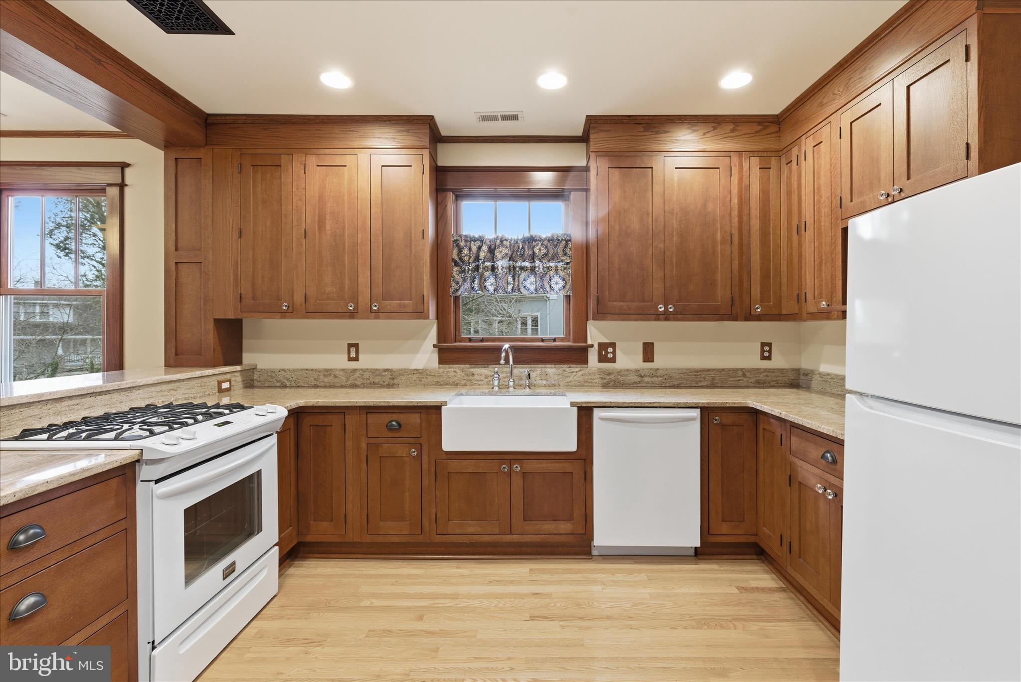 2400 Valley Way Cheverly, MD 20785 - Photo 11 of 41