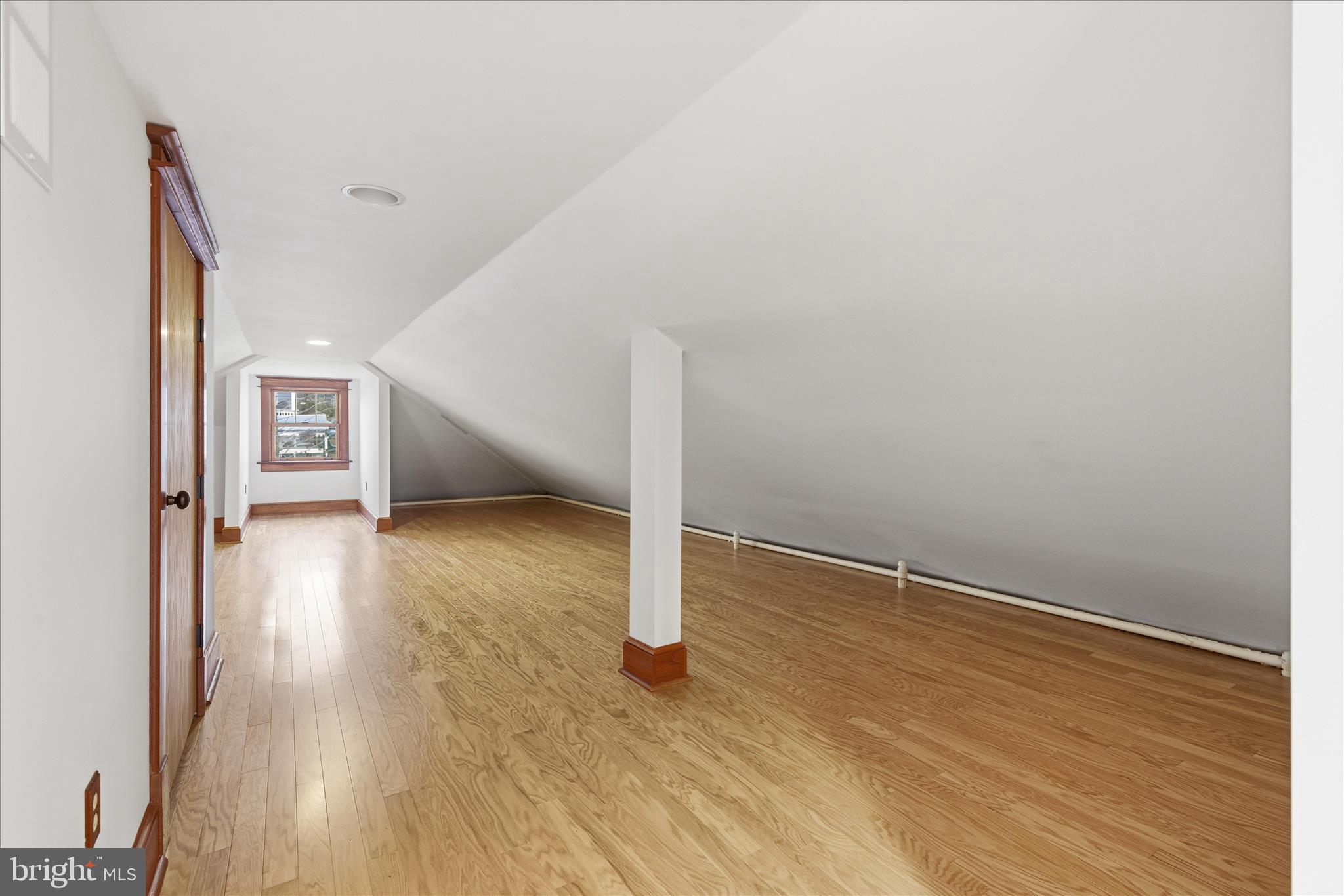 2400 Valley Way Cheverly, MD 20785 - Photo 25 of 41 Upstairs loft