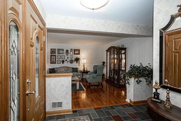 $474,900 | 7525 Halesia Court, Orland Park, IL 60462