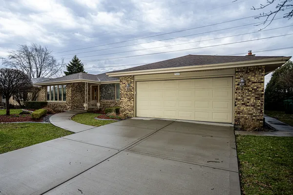 $474,900 | 7525 Halesia Court, Orland Park, IL 60462