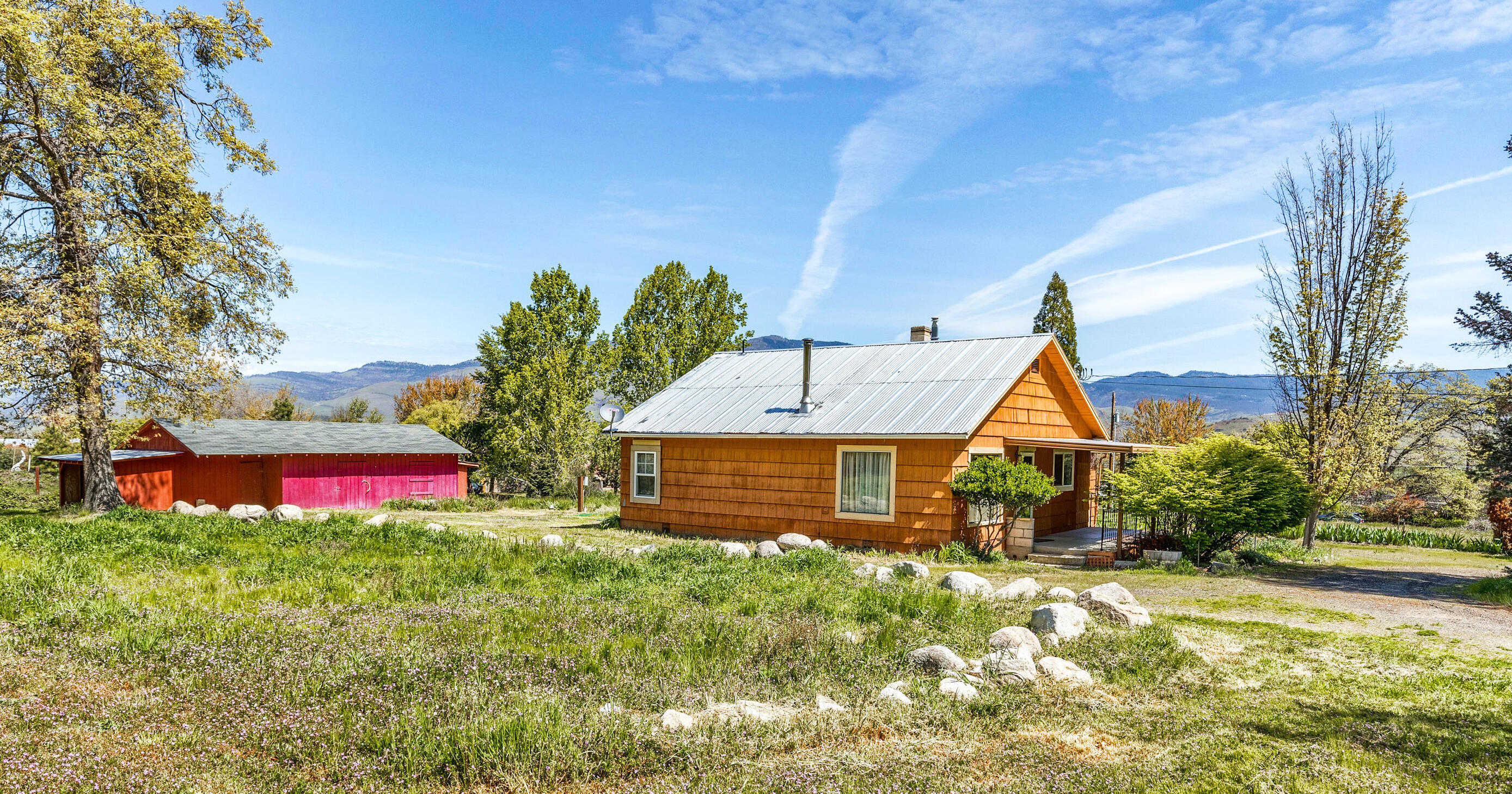647 Crowson Road Ashland, OR 97520 - Photo 2 of 12 2