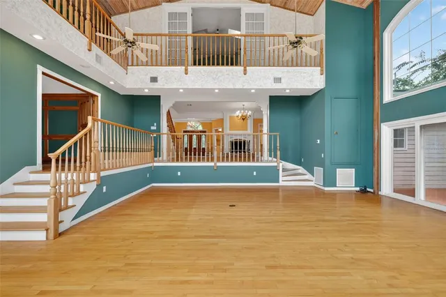 a view of an house with swimming pool