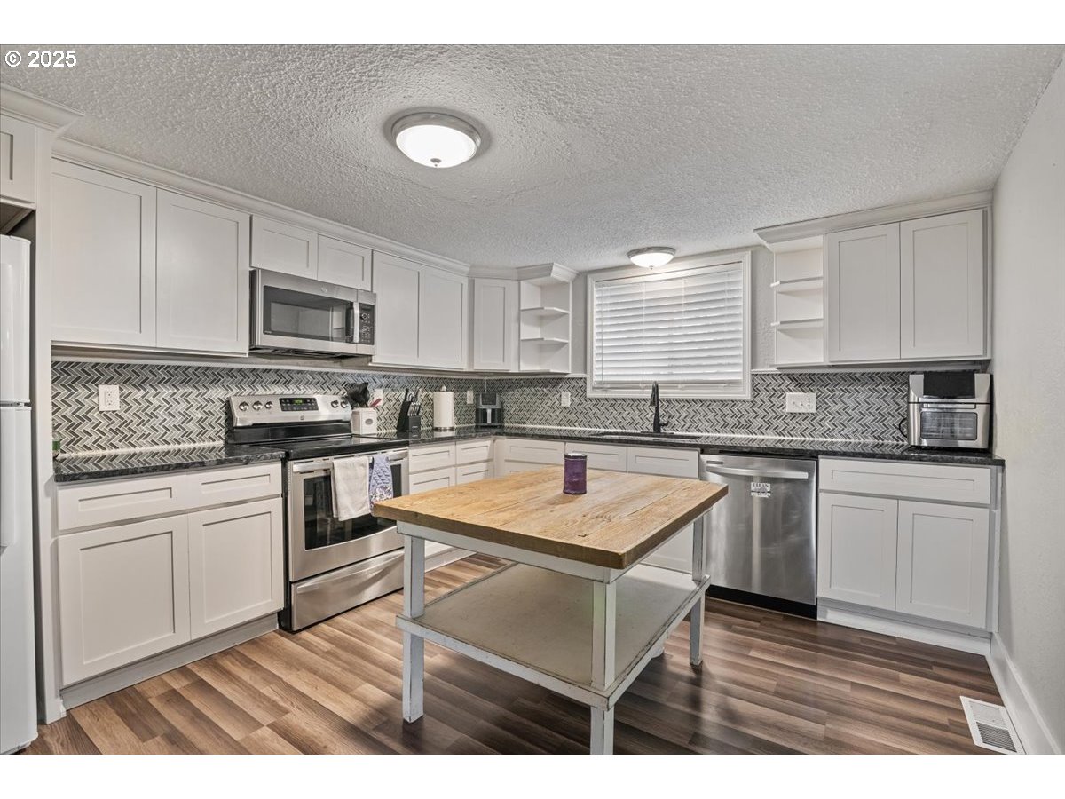 4020 Gary Street Northeast Keizer, OR 97303 - Photo 13 of 47