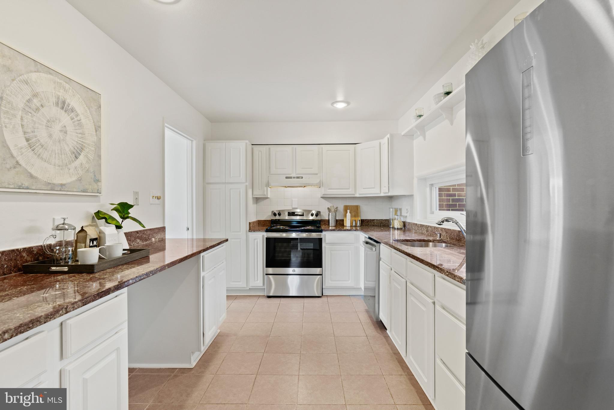 11458 Links Drive Reston, VA 20190 - Photo 14 of 39 Kitchen with Brand New Stainless Steel Appliances