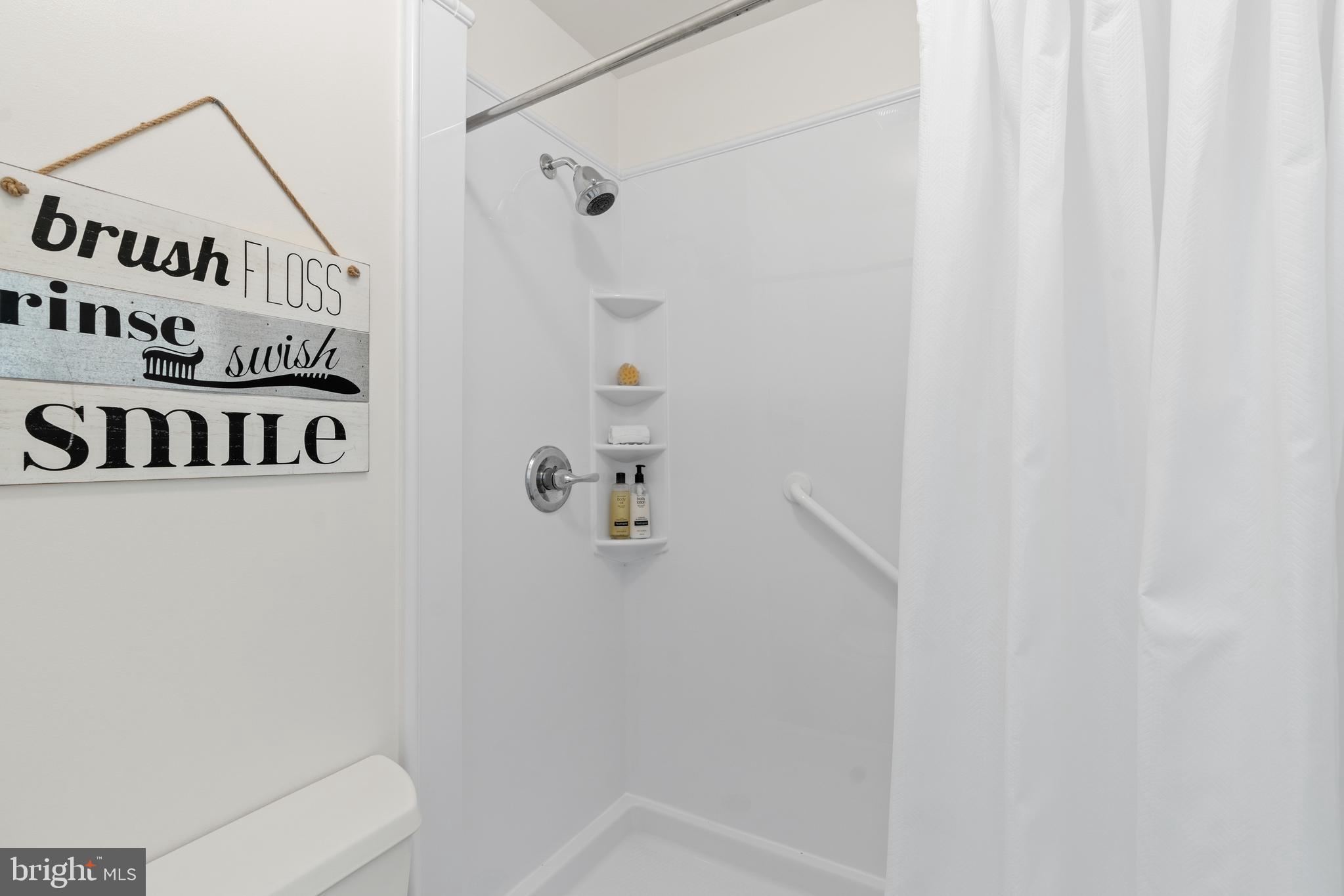 11458 Links Drive Reston, VA 20190 - Photo 27 of 39 Upstairs Full Bathroom