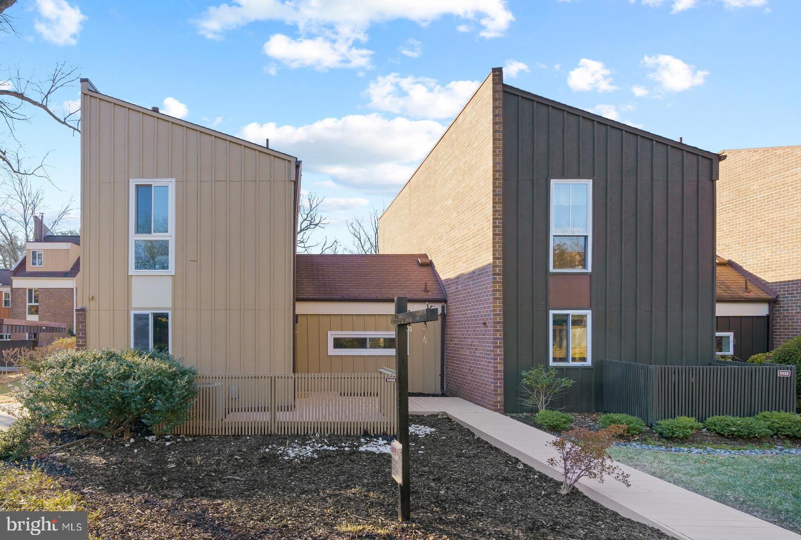 11458 Links Drive Reston, VA 20190 - Photo 34 of 39 Welcome to 11458 Links Drive - End Unit