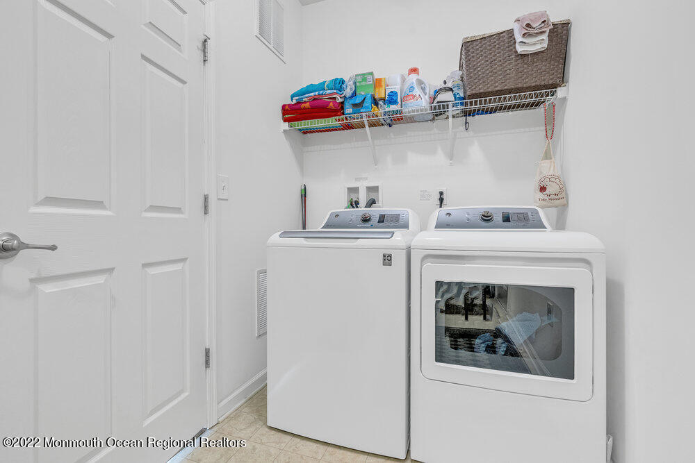 22 Harvest Ridge Road Howell, NJ 07731 - Photo 33 of 38 043_dsc05538