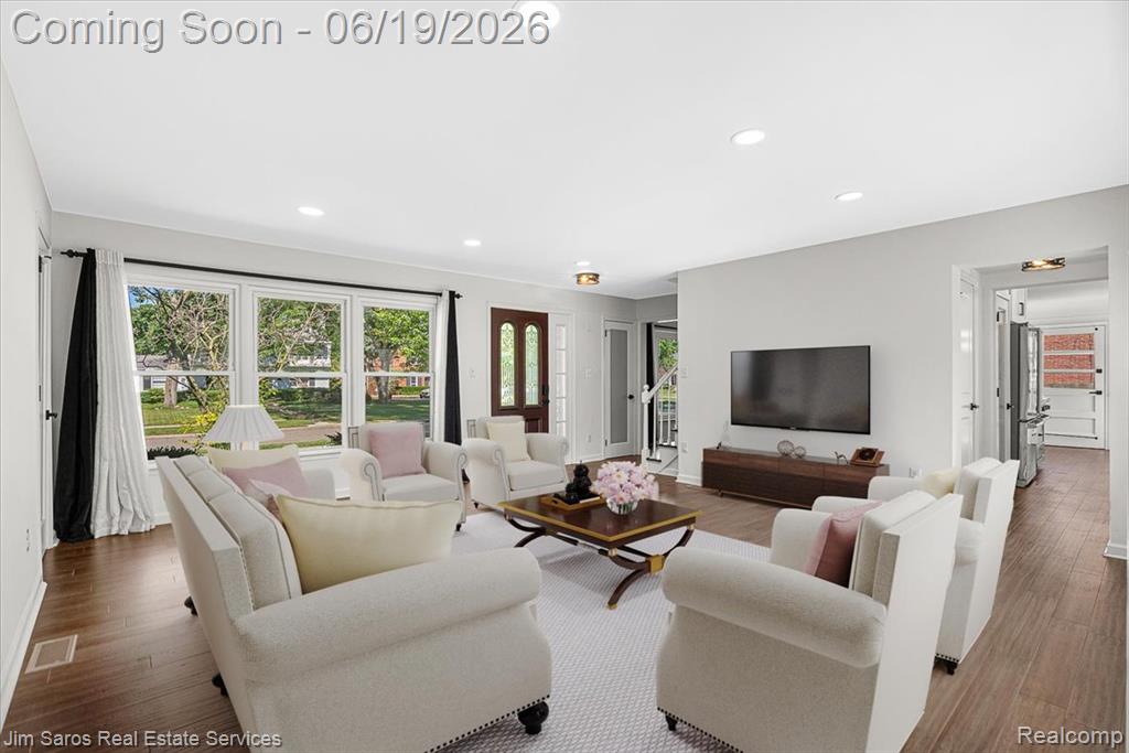 615 Lakepointe Street Grosse Pointe, MI 48230 - Photo 6 of 34