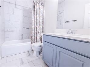 1424 Winston Drive McKinney, TX 75072 - Photo 19 of 28 a bathroom with a sink a toilet and a bathtub