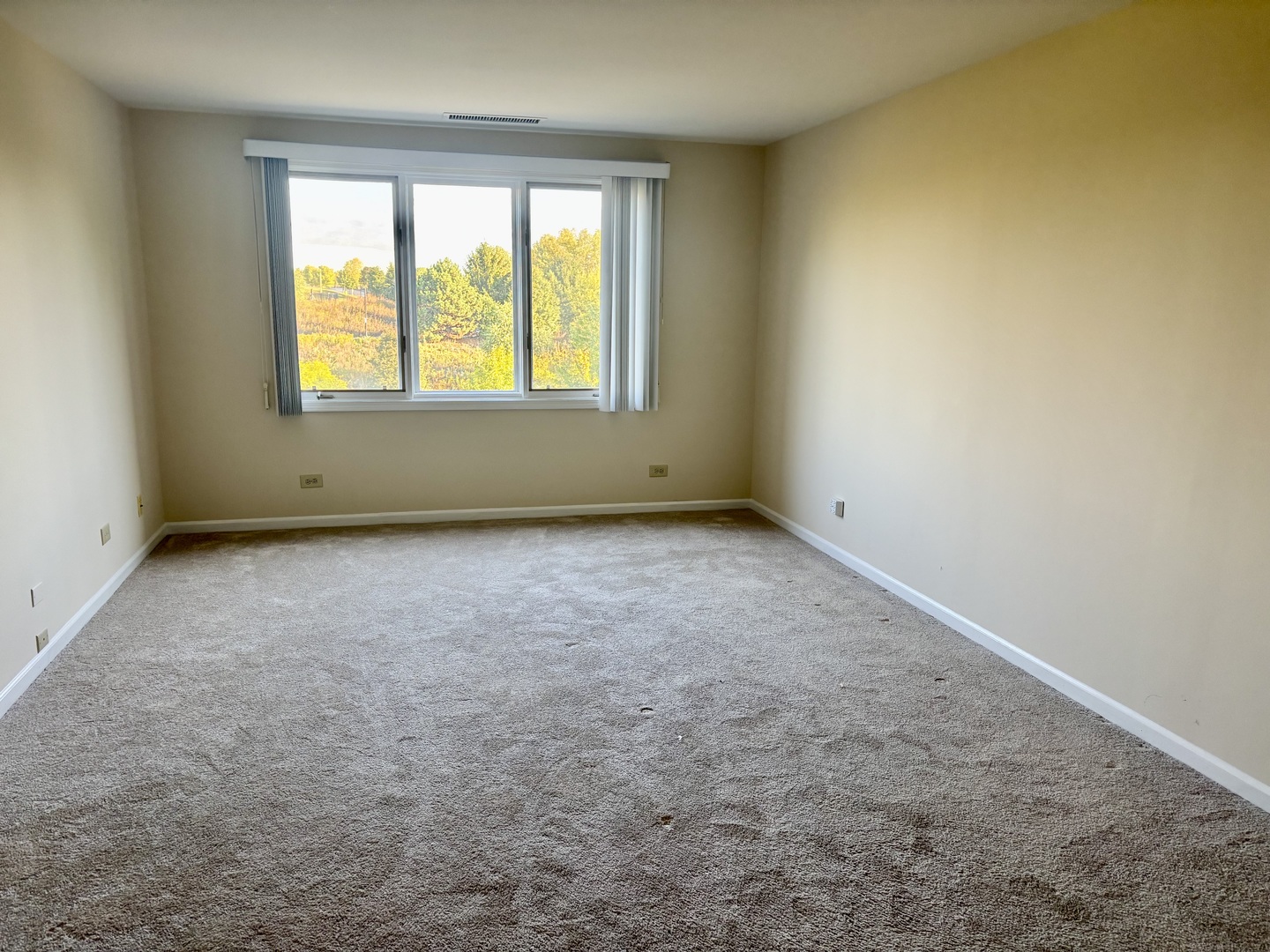 2000 Chestnut Avenue, Unit 407 Glenview, IL 60025 - Photo 11 of 25 an empty room with windows
