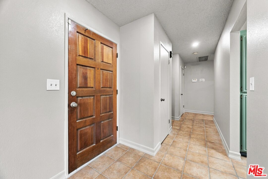 6304 Castleton Street Bakersfield, CA 93313 - Photo 6 of 40 Gallery Image 6