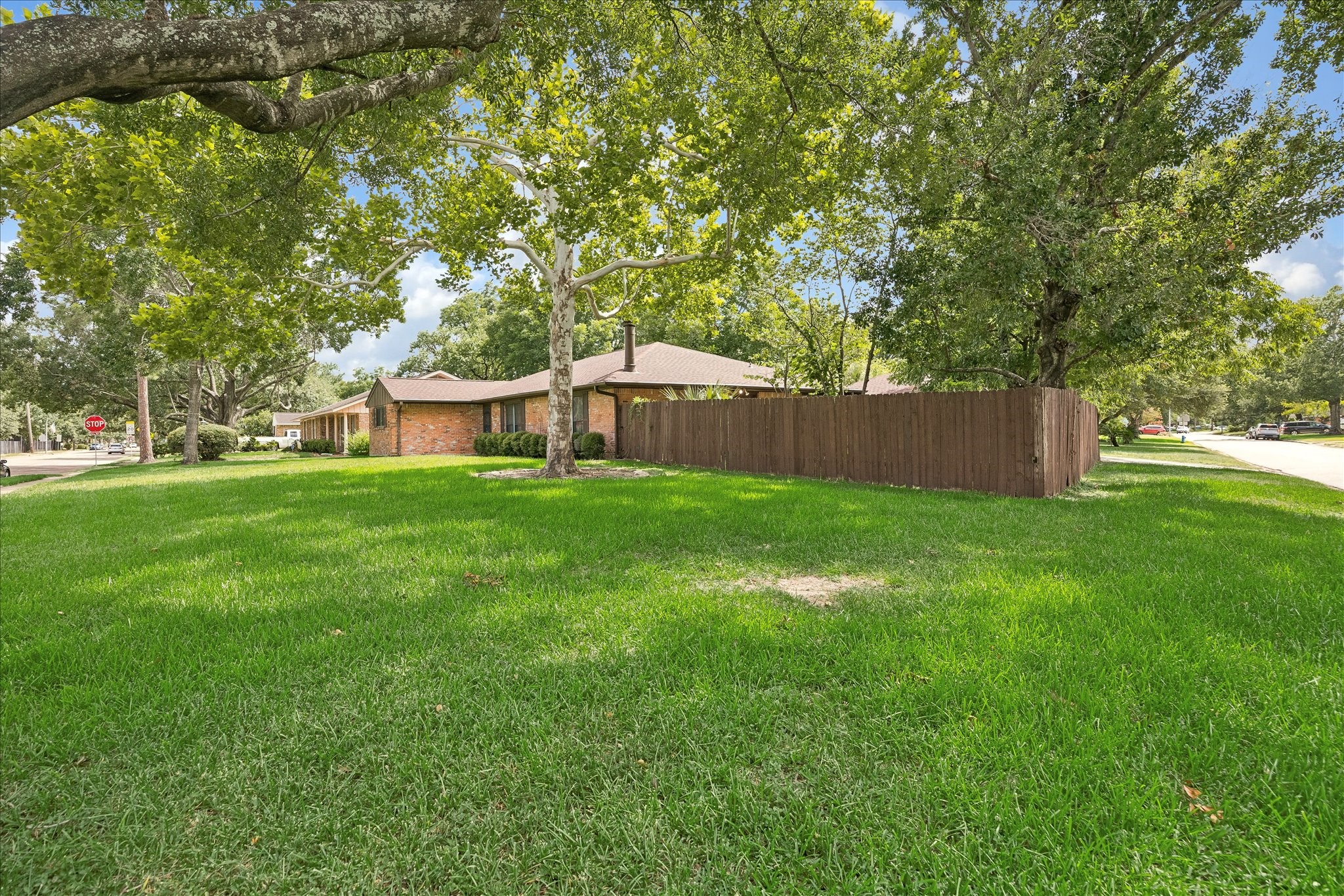 3314 Tanglewilde Street Houston, TX 77063 - Photo 3 of 23