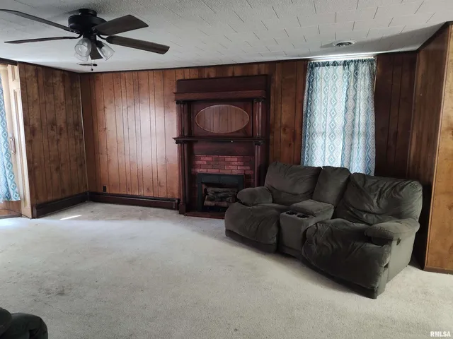 $79,000 | 201 North Washington Street, McLeansboro, IL 62859