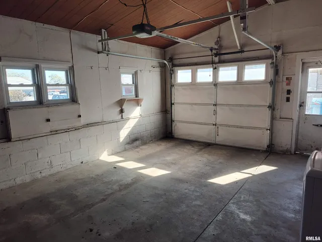 $79,000 | 201 North Washington Street, McLeansboro, IL 62859