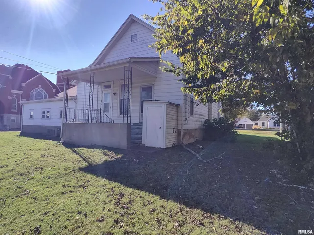 $79,000 | 201 North Washington Street, McLeansboro, IL 62859