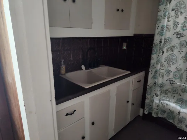 $79,000 | 201 North Washington Street, McLeansboro, IL 62859